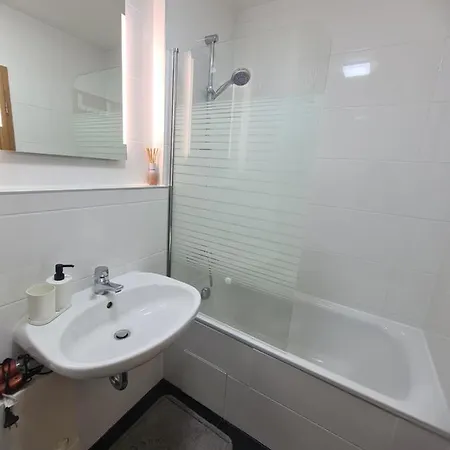 South - Modern & Stylish Augusta